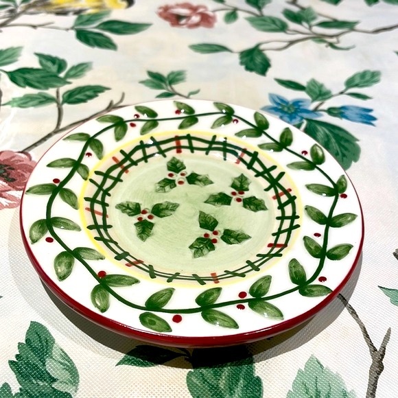 Yankee Candle Small Candle Topper and Plate, Holly Leaves & Berries Design - Picture 5 of 8